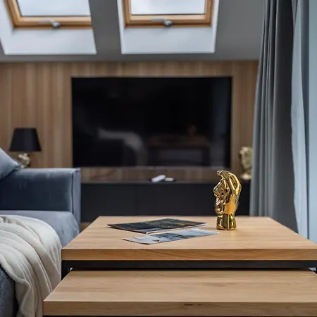 아파트 Obroncow Pokoju 17 스클라르스카포렘바